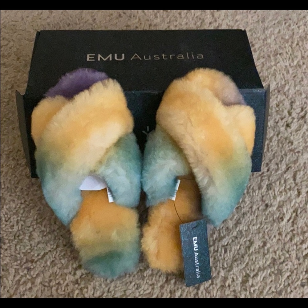 EMU Australia never used NWT slippers